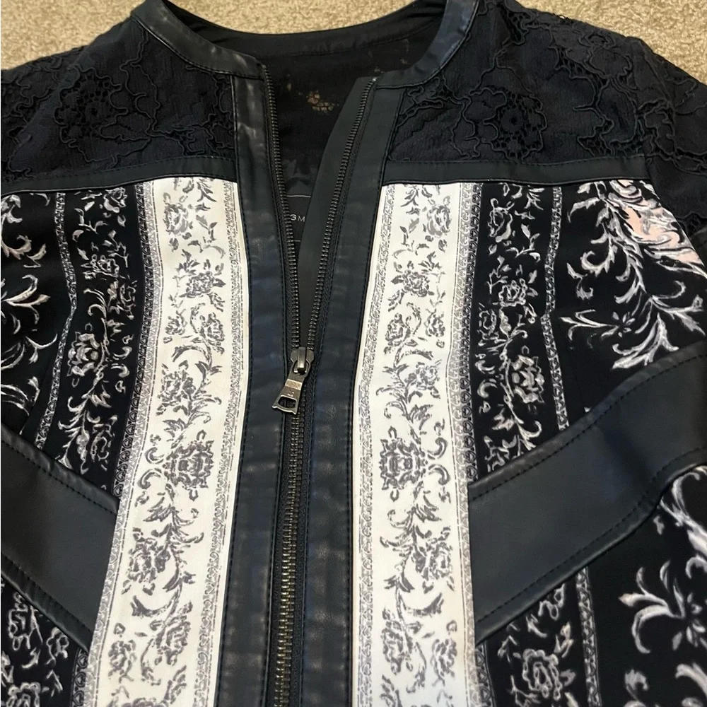 BCBGMaxAzria Black and White Patterned Blazer - Picture 3 of 5